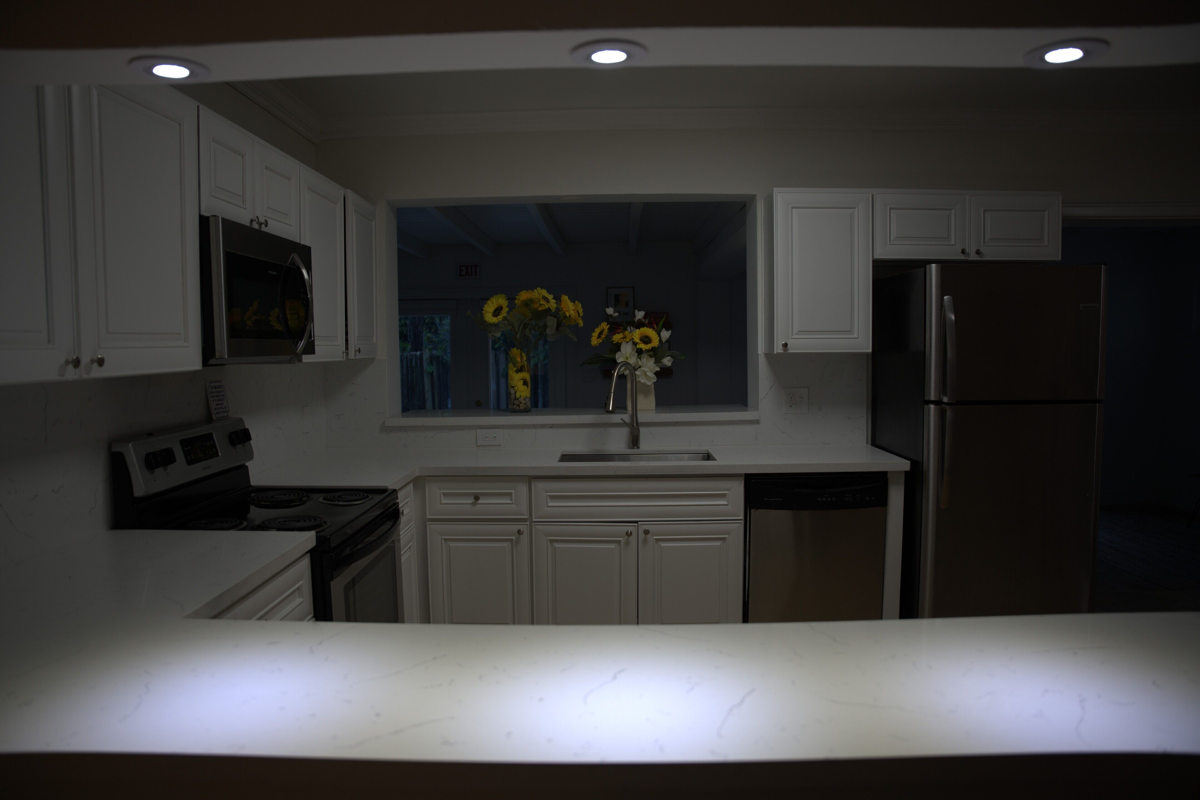 Réfrigérateur, micro-ondes, four