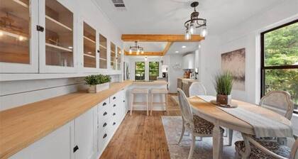 The Pinewood House - 3-bedroom house in the heart of Waco