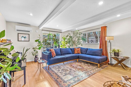 Ashland Urban Cabin - Centrally located & walking distance to SOU and Downtown