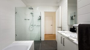 Shower, hair dryer, towels - Darlinghurst Darling Isyd (Darlinghurst)