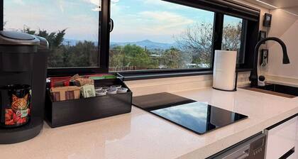 ArtNest: Full Kitchen & bath, Dishwasher, W/D, Firepit, Private, Parking, Safe