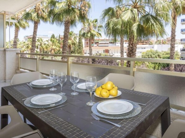 Outdoor dining - Global Jardines Family 207 8653 (Salou)