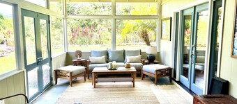 Charming 2-bedroom house in peaceful Keaau with WiFi, AC
