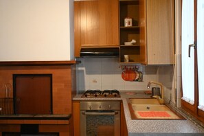 Fridge, oven - SE151 – Marzocca, comfortable two-room apartment with terrace (Senigallia)