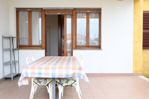 Outdoor dining - SE151 – Marzocca, comfortable two-room apartment with terrace (Senigallia)