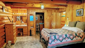 4 bedrooms, desk, iron/ironing board, WiFi