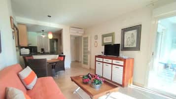 Rumah, 2 kamar tidur, teras | Area keluarga