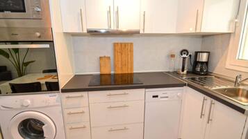 House, 3 Bedrooms, Terrace | Private kitchen