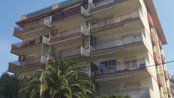 House, 3 Bedrooms, Terrace | Exterior