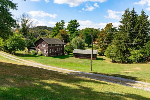 المنطقة المحيطة بالمنشأة