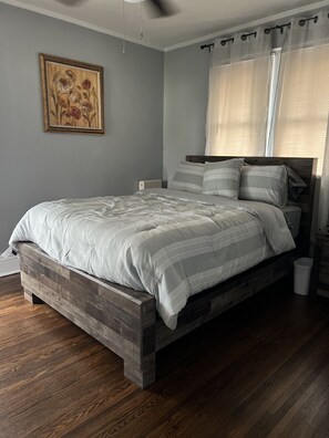 3 bedrooms, iron/ironing board, WiFi, bed sheets