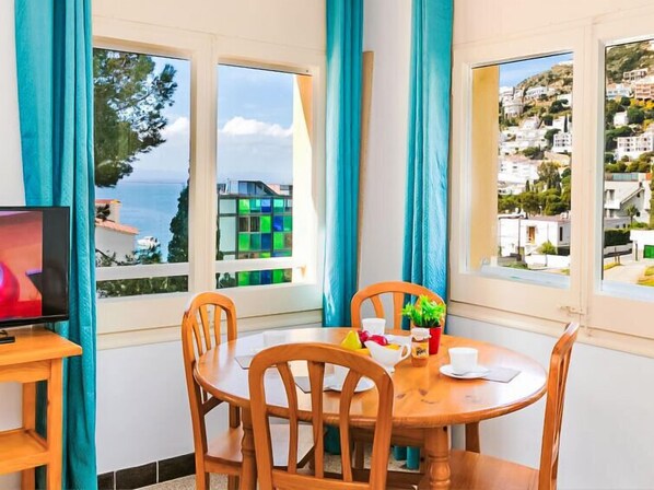 House, 3 Bedrooms, Terrace | Dining - Global Velazquez - By Global Rental Holidays 8756 (Roses)