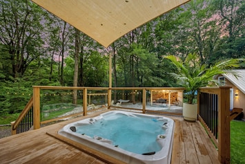 Outdoor spa tub