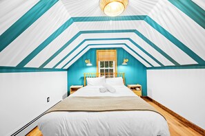 4 bedrooms, desk, travel cot, free WiFi