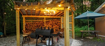Woodland Retreat 4-Bedroom with Hot Tub, Fire Pit, and Woodstove 