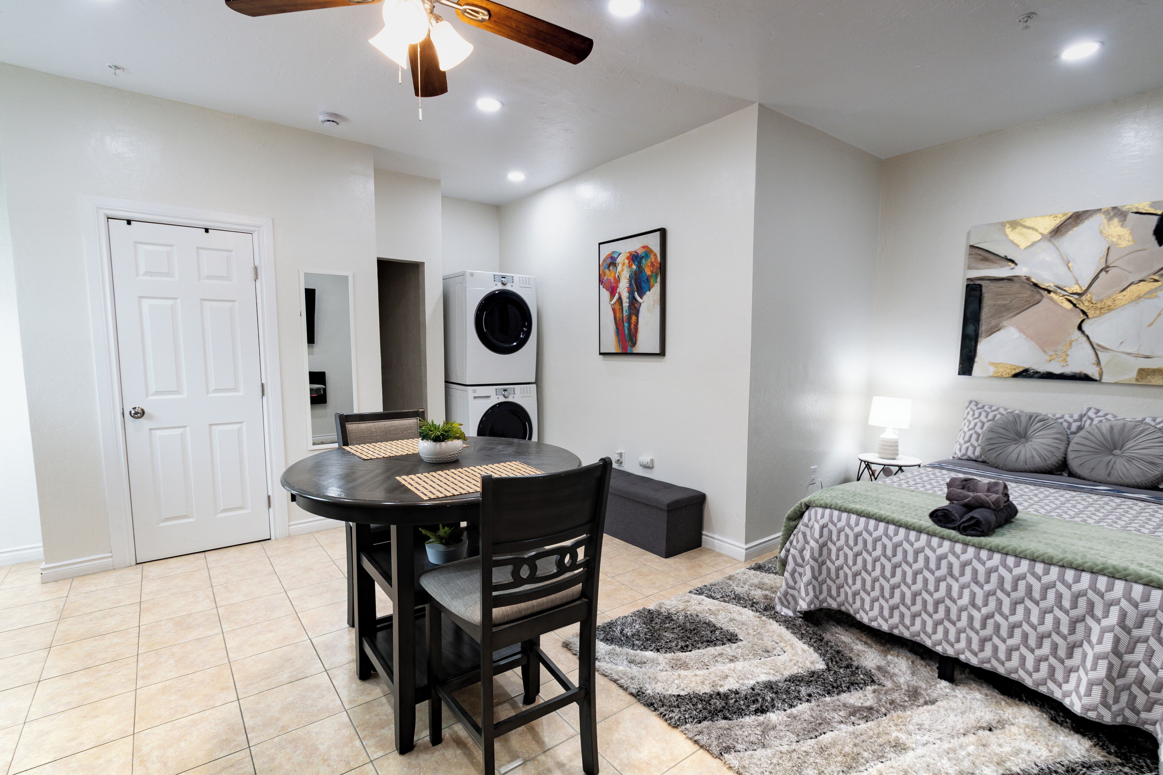 Iron/ironing board, WiFi, bed sheets