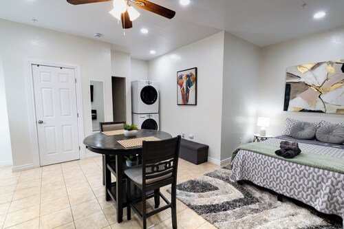 Cozy studio in fantastic Tulare with WiFi access