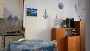 Dining - P051 – Porto Recanati, comfortable two-room apartment with sea view (Porto Recanati)