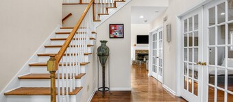 New! Lux Mansion, 5 BR 4 BA, Heated Pool, Sleeps 12+