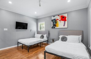 5 bedrooms, iron/ironing board, WiFi, bed sheets