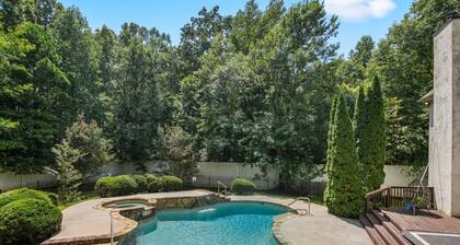 New! Lux Mansion, 5 BR 4 BA, Heated Pool, Sleeps 12+
