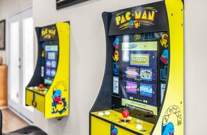 Game room - New! Lux Mansion, 5 BR 4 BA, Heated Pool, Sleeps 12+ (Fayetteville)