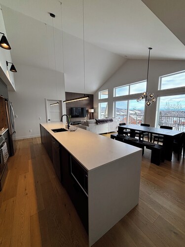 Ski-in Penthouse Condo at the base of Mont-Ste-Anne