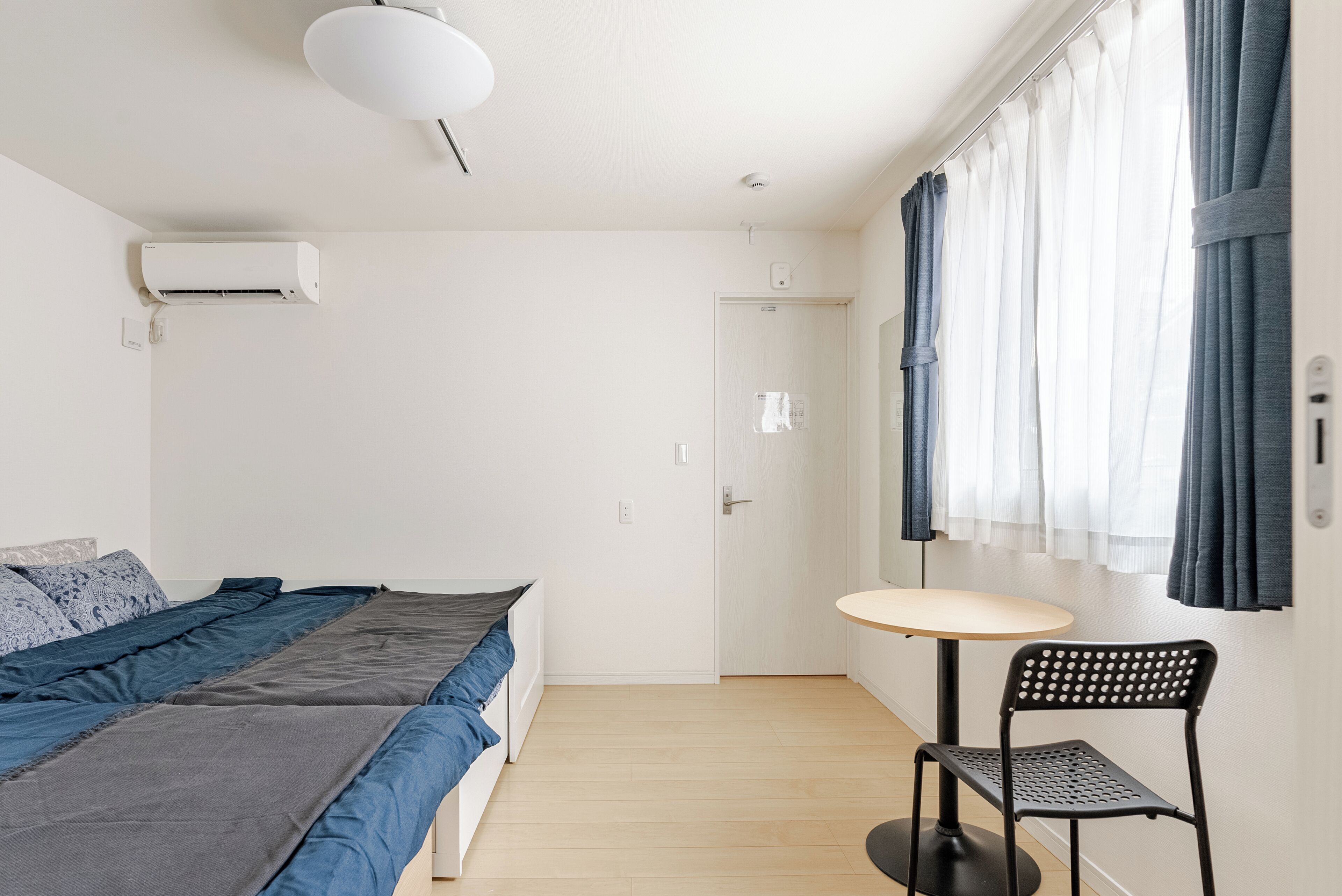 6 bedrooms, desk, iron/ironing board, free WiFi