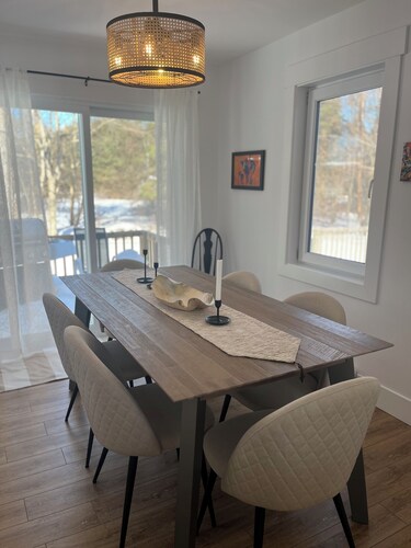 Now Booking 2026 Spacious Cottage Close to Parlee beach and Main Street Shediac