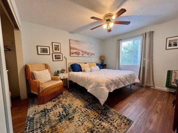 1 habitación, tabla de planchar con plancha, cuna de viaje y wifi 