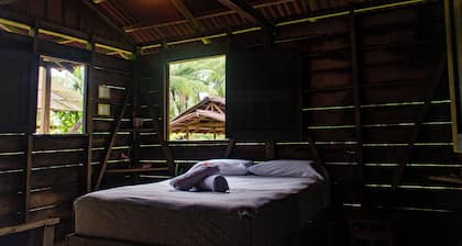 Beautiful cabin in the beachfront, perfect to explore jungle and sea. Full relax