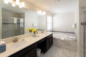 Hair dryer, towels, soap, shampoo - LARGE -3500 SF HOME WITH MOVIE, GAME & THEME ROOMS- OASIS CLUBHOUSE INCLUDED (Four Corners)