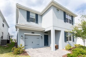 Exterior - LARGE -3500 SF HOME WITH MOVIE, GAME & THEME ROOMS- OASIS CLUBHOUSE INCLUDED (Four Corners)