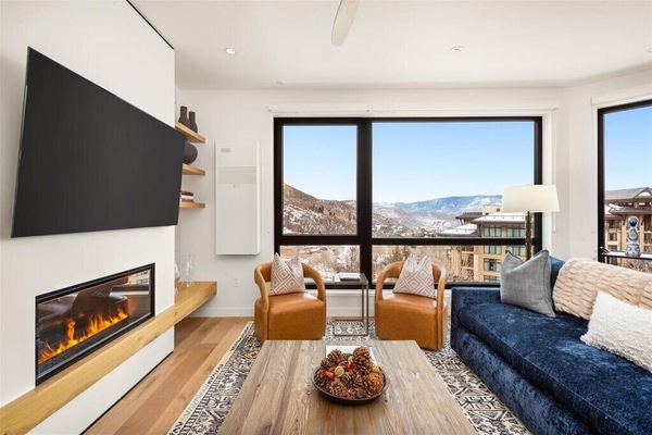 Smart TV, fireplace