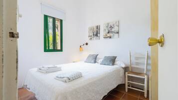 2 bedrooms, bed sheets