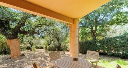 Rural House El Chopo with Mountain Views, Terrace, Shared Pool, and Parking