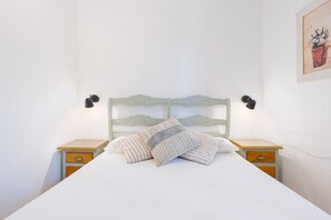 2 bedrooms, bed sheets