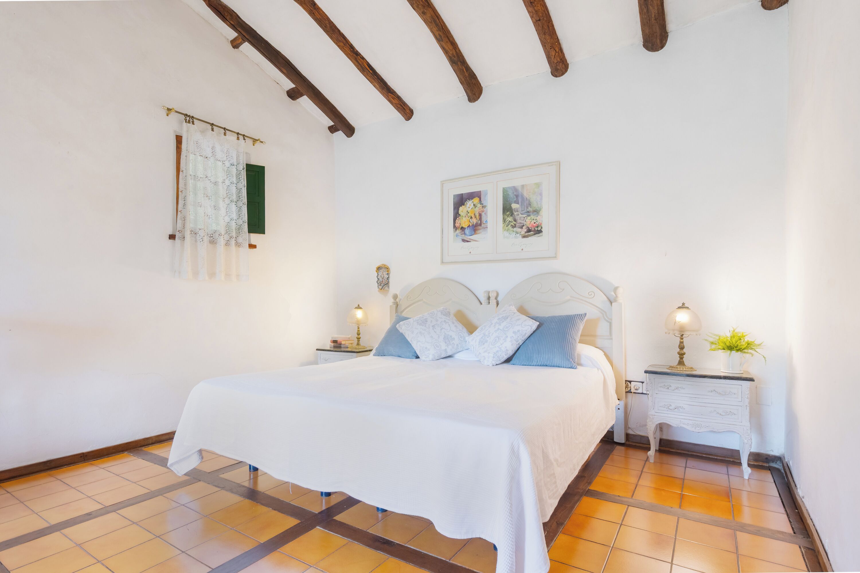 4 habitaciones, wifi gratis y ropa de cama 