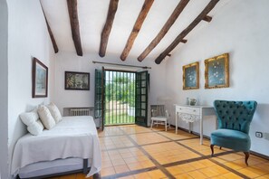 4 bedrooms, free WiFi, bed sheets