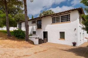 Exterior - Collado Country House with Mountain Views, Wi-Fi, and Air Conditioning (Alajar)