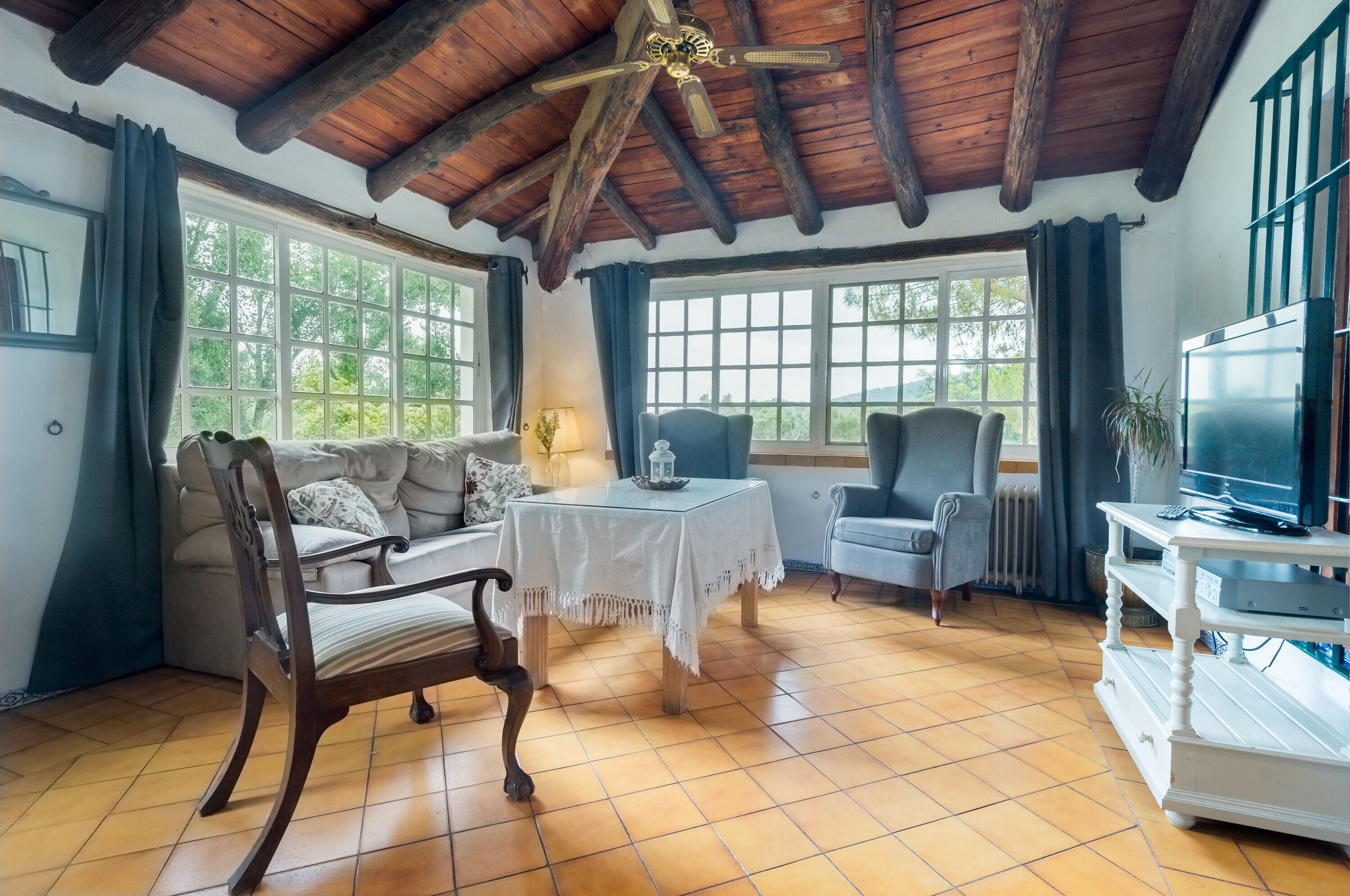 Televisio, takka, DVD-soitin