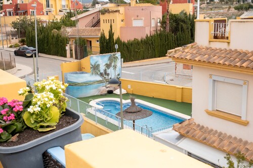 Holiday Home 'Tranquil Retreat' with Mountain View, Wi-Fi and Air Conditioning