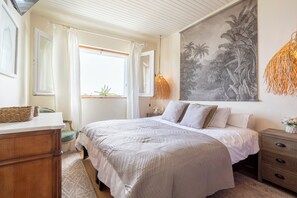 5 bedrooms, iron/ironing board, free WiFi, bed sheets - Villa 'With Stunning Sea View' right on the water, private terrace and Wi-Fi (Loctudy)