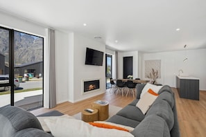 TV, fireplace