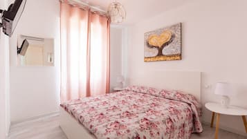 1 camera, ferro/asse da stiro, lenzuola