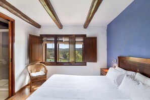 8 slaapkamers, een strijkplank/strijkijzer, gratis wifi, beddengoed