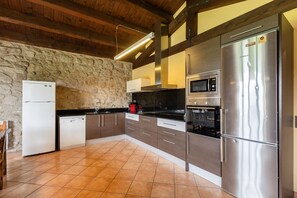 Frigorífic, microones, forn i placa de cuina