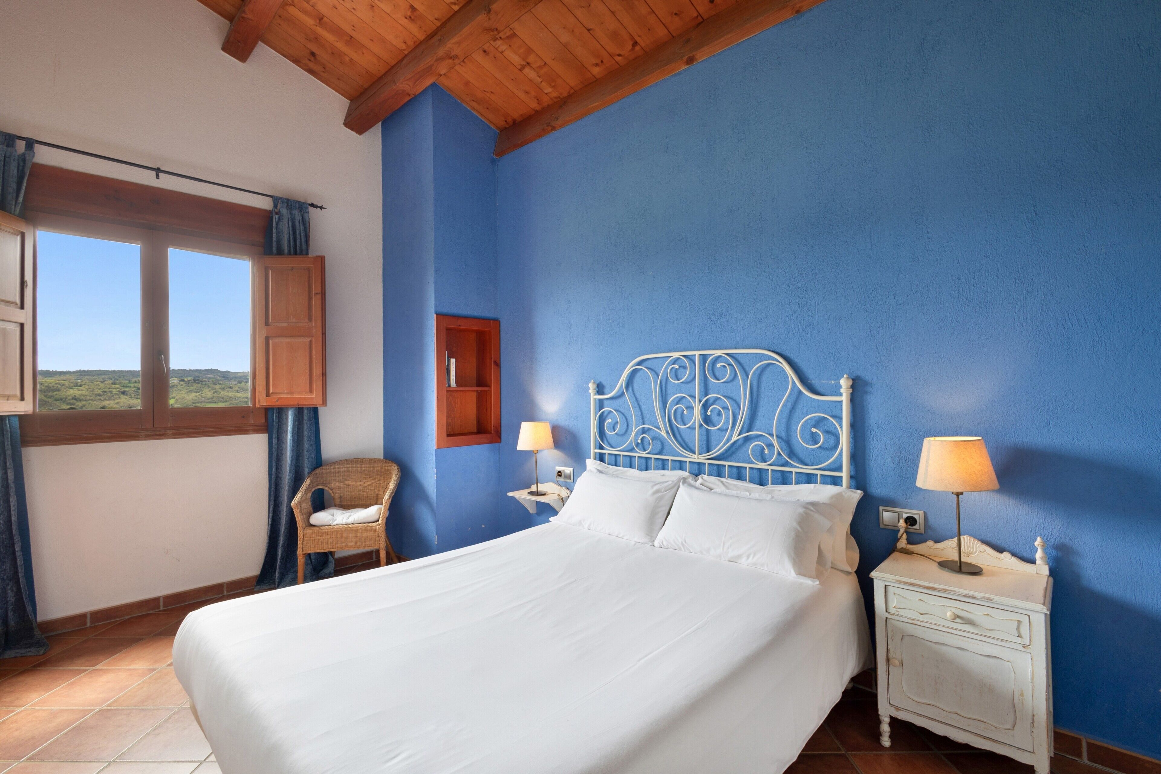 7 bedrooms, iron/ironing board, free WiFi, bed sheets