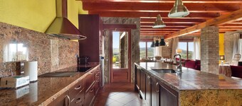 Country House 'La Serreta' with Mountain View, Private Pool and Wi-Fi