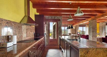 Country House 'La Serreta' with Mountain View, Private Pool and Wi-Fi